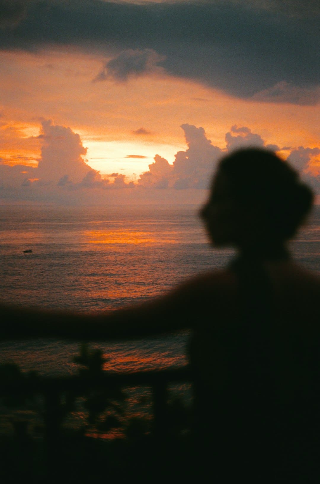 宋佳佟丽娅电影《轻于鸿毛》七夕定量点映 带上姐妹一同高兴动身